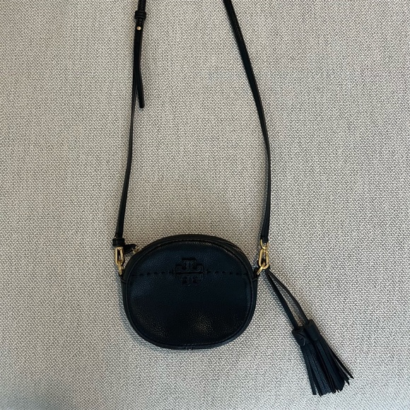 Tory Burch Bags Tory Burch Round Crossbody In Black Poshmark